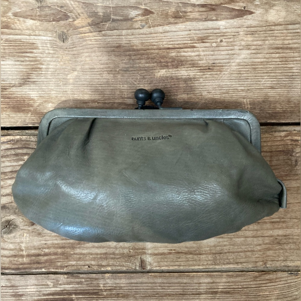 Rose - Shadow  | Aunts & Uncles Wallet Clutch
